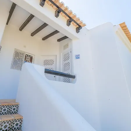 Apartment Ocean Vista Retreat With & Pool Access By Drago
