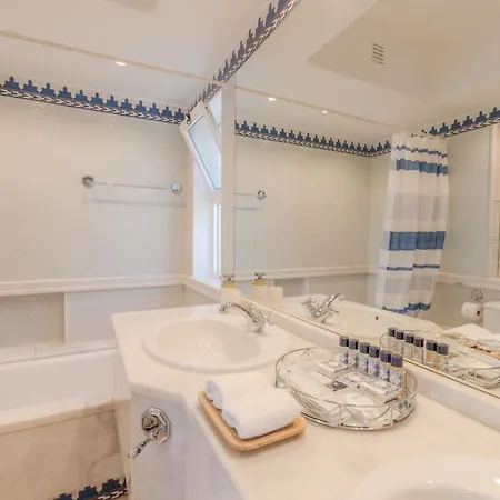 Apartment Ocean Vista Retreat With & Pool Access By Drago *