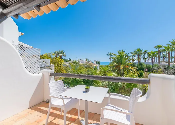 Apartment Ocean Vista Retreat With & Pool Access By Drago