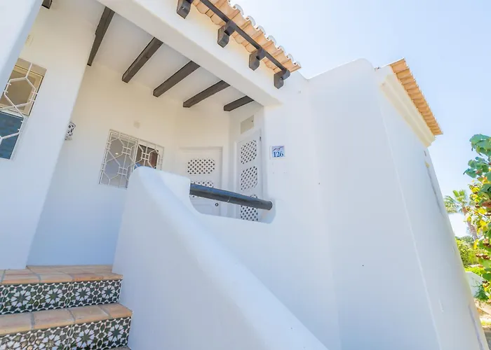 Apartment Ocean Vista Retreat With & Pool Access By Drago