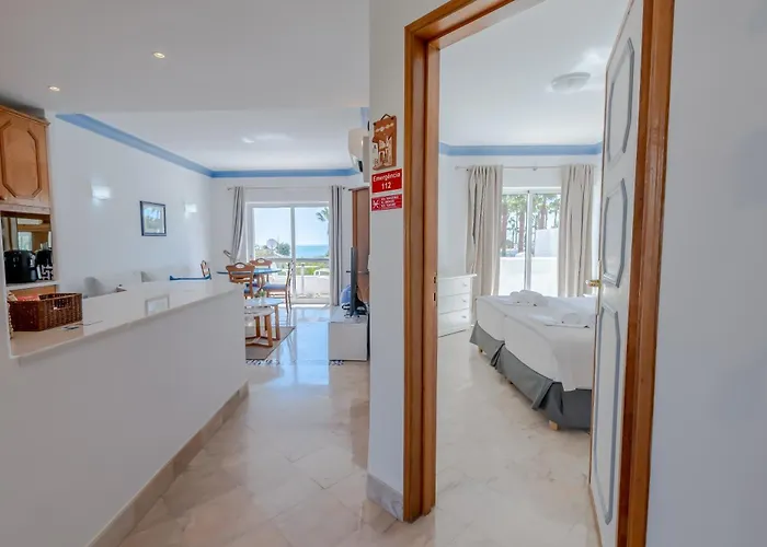 Apartment Ocean Vista Retreat With & Pool Access By Drago